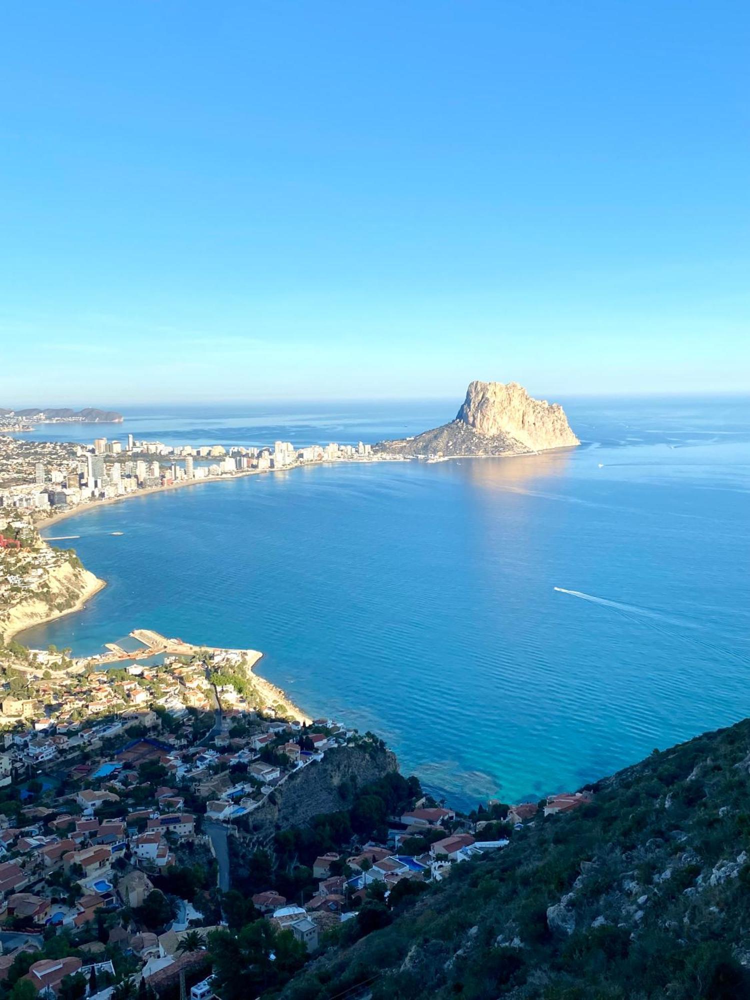 Natalie Calpe Sun 100M To The Beach Center Exterior photo