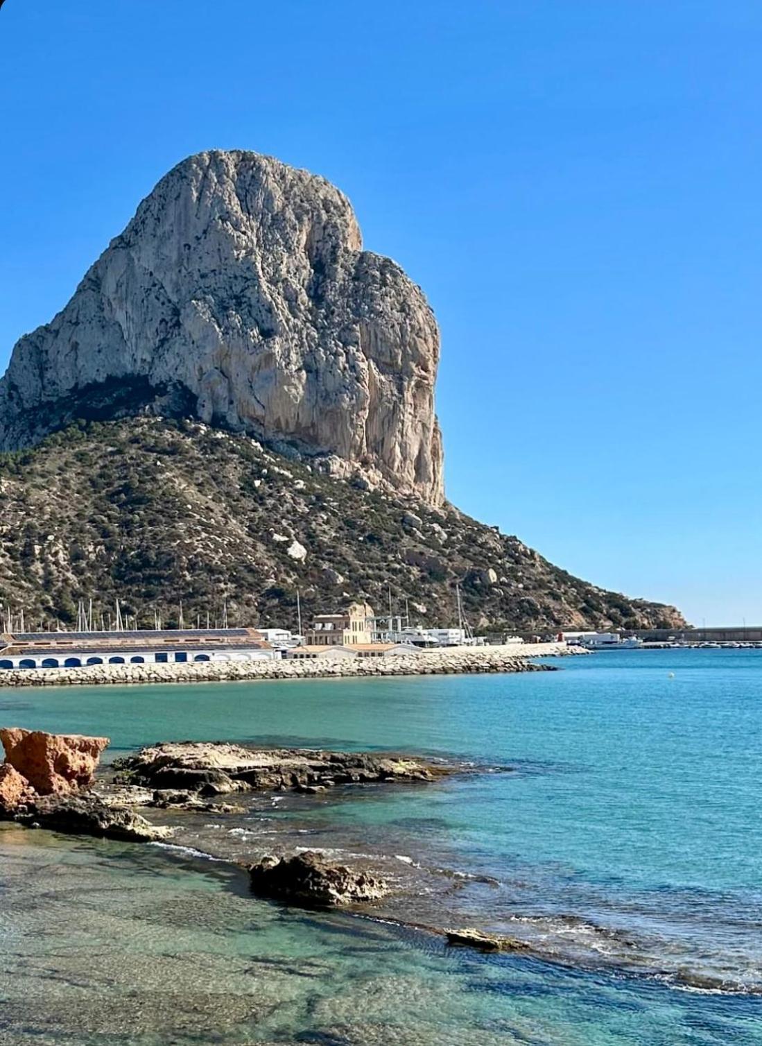 Natalie Calpe Sun 100M To The Beach Center Exterior photo
