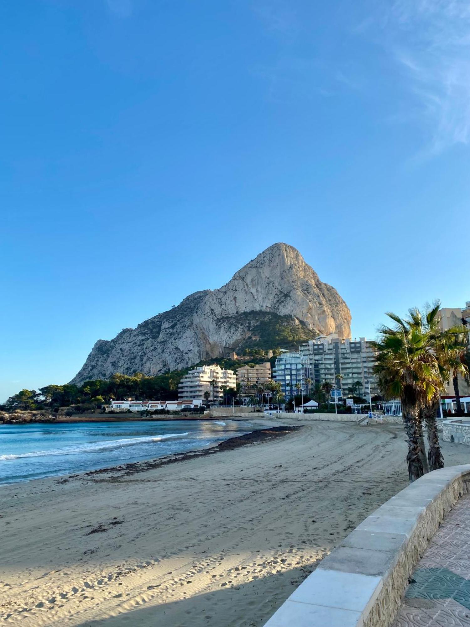Natalie Calpe Sun 100M To The Beach Center Exterior photo