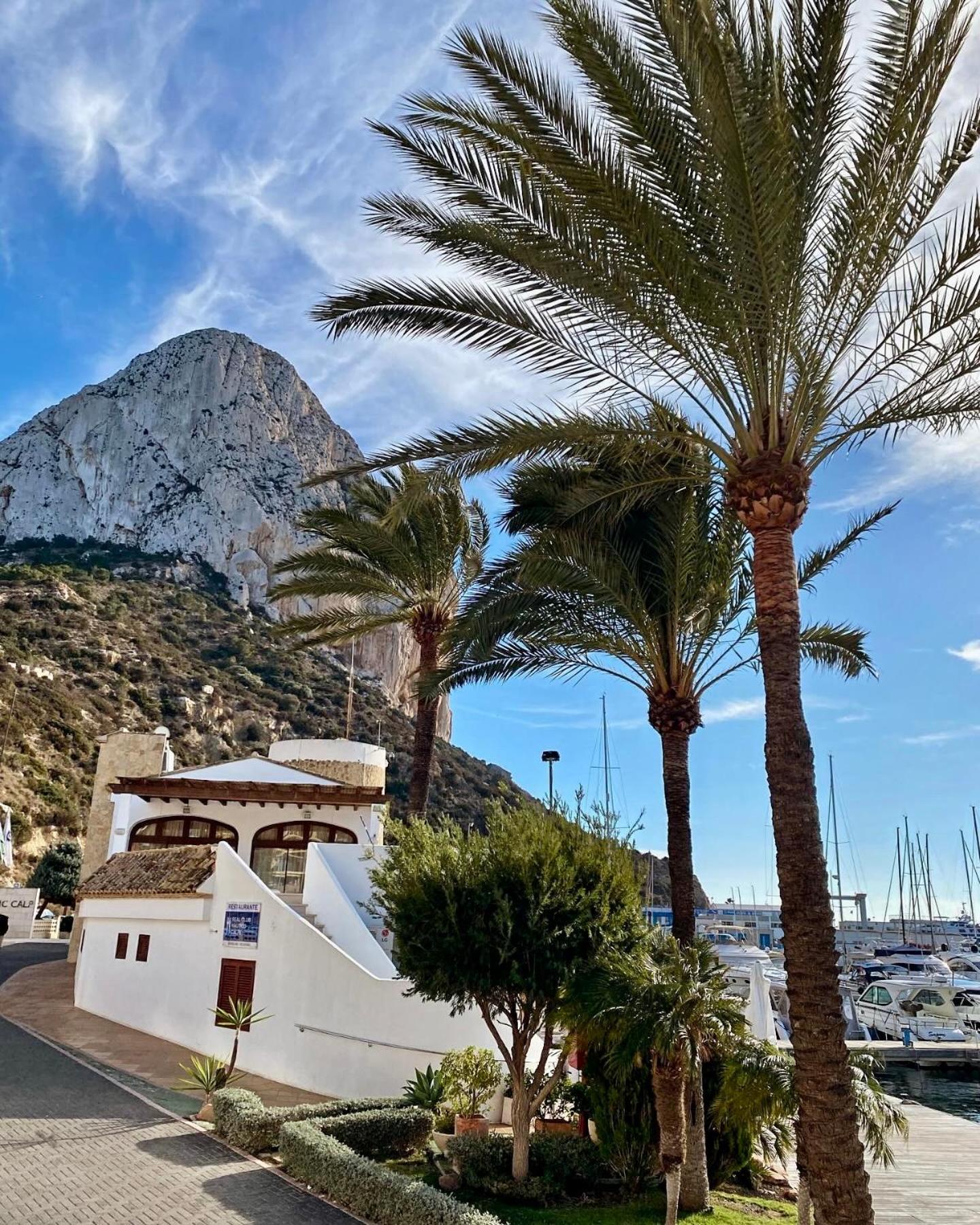 Natalie Calpe Sun 100M To The Beach Center Exterior photo