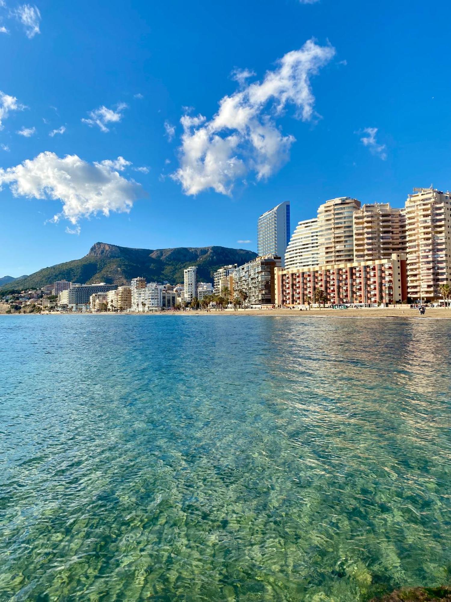 Natalie Calpe Sun 100M To The Beach Center Exterior photo